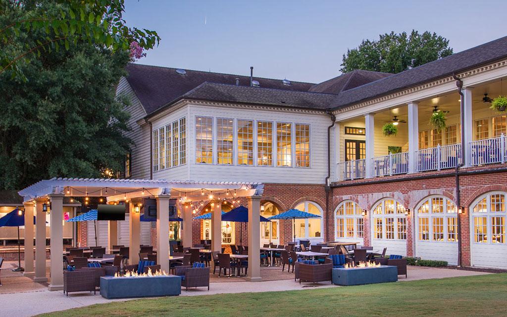 Patio dining at Ford's Colony Country Club